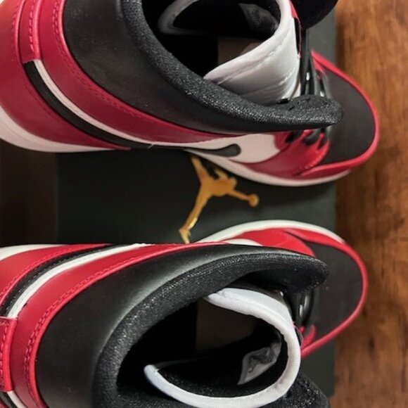 Nike Air Jordan 1 Mid 554724-069  NWT main image 8